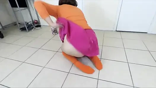 Velma götüne sokuyor - ilk anal