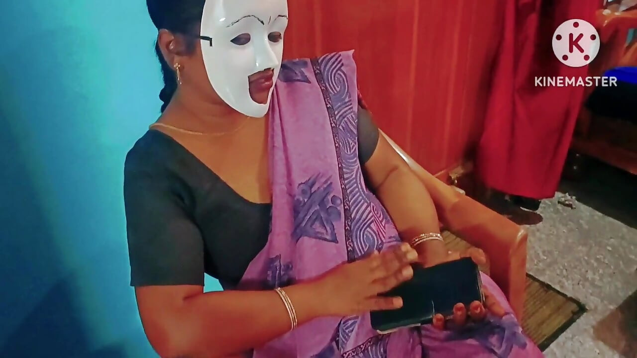 Üvey anne yaralı üvey oğluna erotik bir şekilde davranıyor - inleyerek tam tamil ses