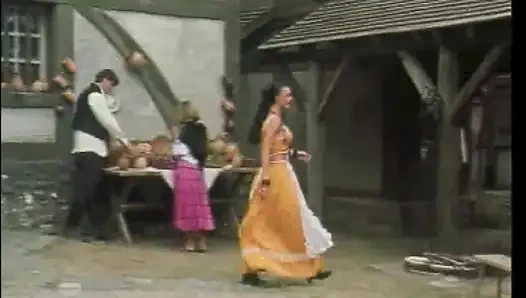 Güzel carmen güzel bir sert yarak alıyor