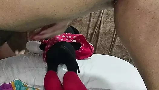 Hiyunamei büyük bir amcığı piercingle sikmeyi seviyor