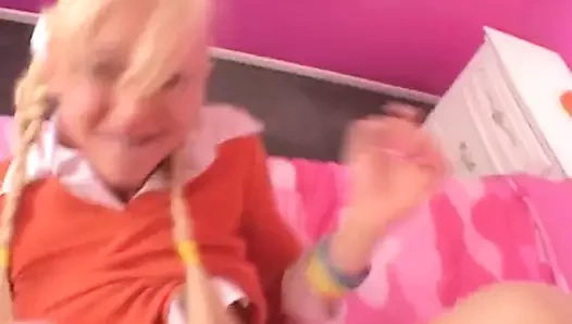 Horoz aç genç Başlarken ona kedi becerdin