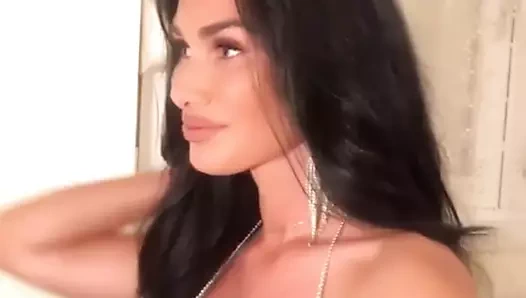 Sırp uber ateşli bebek Ivana