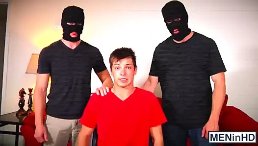 Johnny hızla will braun ve jason'dan iki horoz alır