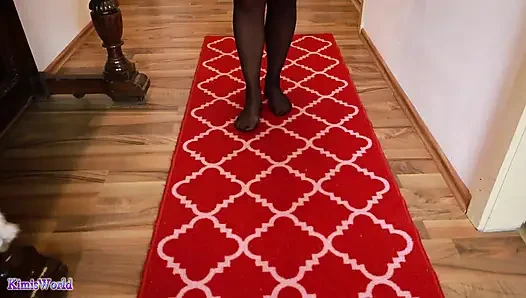 Asmr naylon halıda yürüyor - sheer çoraplı ayaklar ve yumuşak ayak sesi sesleri