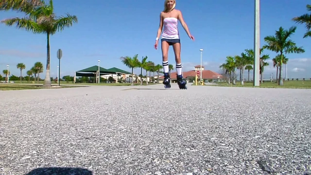 Sater Babe mit enger Muschi geleckt und gefickt