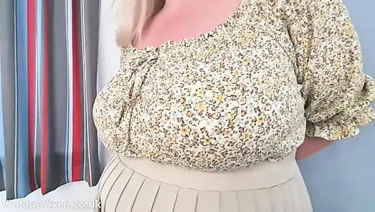 Сексуальная Jane соблазняет в лифчике и колготках
