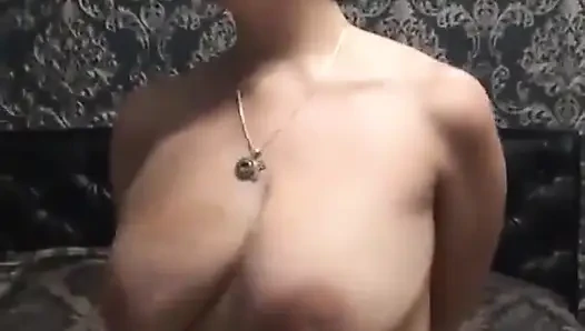 Bir pervane gibi göğüslerimi döndüriyorum