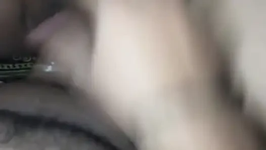 Eski erkek arkadaşımın küçük penisi tarafından sikilmeyi seviyorum.