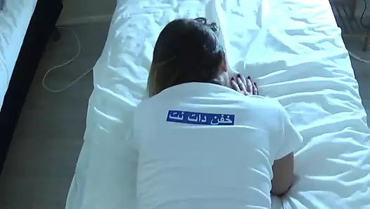 Sevimli İranlı üvey kız kardeş azgın üvey erkek kardeşi tarafından sikiliyor