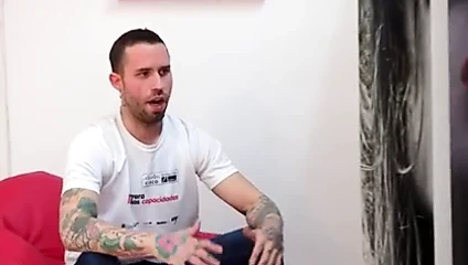 Latin temizlikçi kadın, kör bir randevuda bir damızlık ile tanışır!