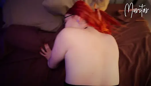 Ateşli kızıl saçlı sürtük amına boşalıyor