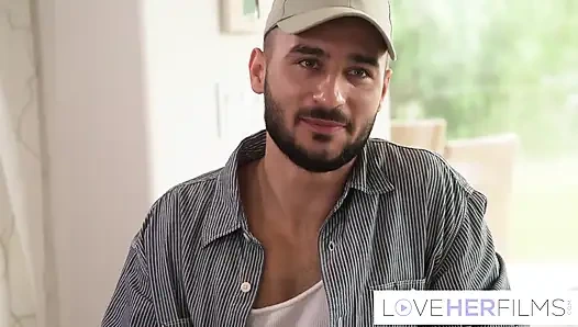 Büyüleyici bebek Payton Preslee'ye tapıyor ve sert sikiliyor