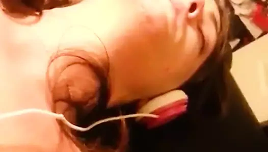 Makine onu süper sert sikiyor - Tomwoods2020