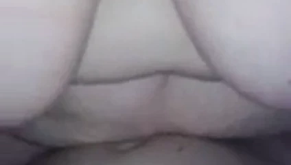 İri güzel kızı sik