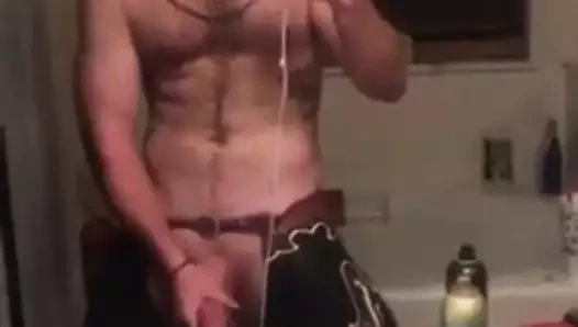 Düz kovboy bir yük pompalar