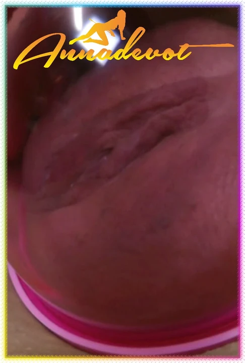 Бритая киска накачана - Вот просто возбуждено я могу вам сказать, когда бритая киска хорошо надувается с отрицательным давлением - ВОЗБУЖДЕНО