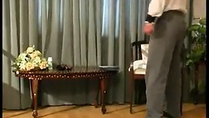 Olgun eğlence ve kendi pisliğini temizliyor