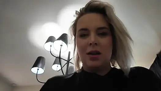 Büyük götlü büyük memeli üvey anneyi sikiyor