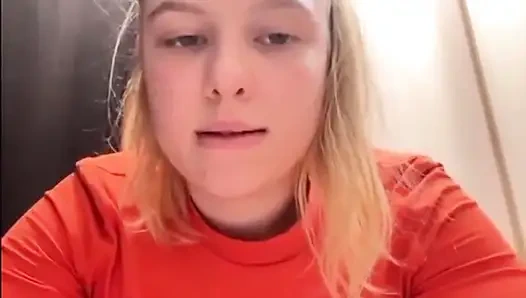 Bir yerde aşırı anal sikişiyor ve fışkırtıyor