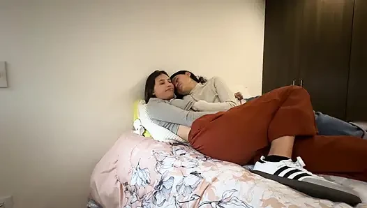 I want you to pierce my pussy with your rich fingers so badly