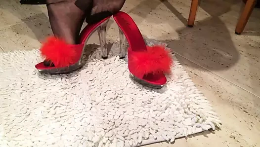 kırmızı topuklu ve naylon çorap