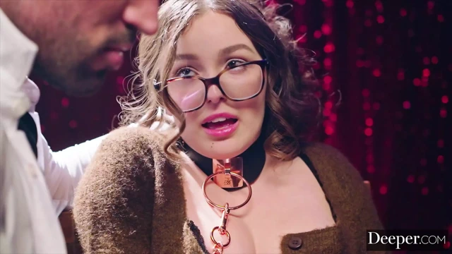 Derin. Timid Leana dom Maximo tarafından tasmalı ve sert sikiliyor