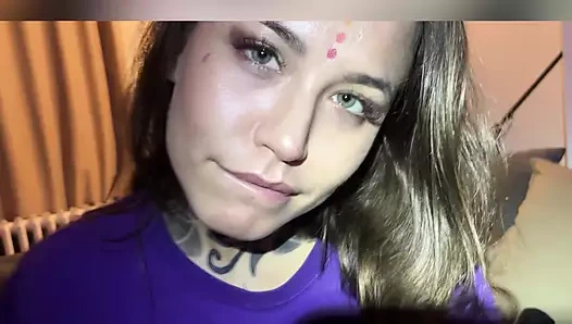 Mari Galore üvey erkek kardeşiyle video oyunları oynadı ve sonra başka bir oyuncakla mastürbasyon yapmaya başladı