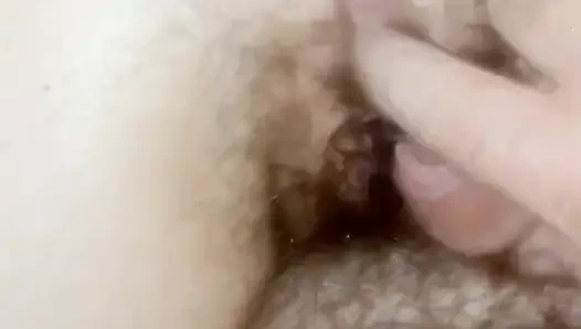 Yumruklanıyor.