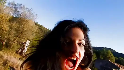 seksi esmer alır Cum içinde ağız açık havada