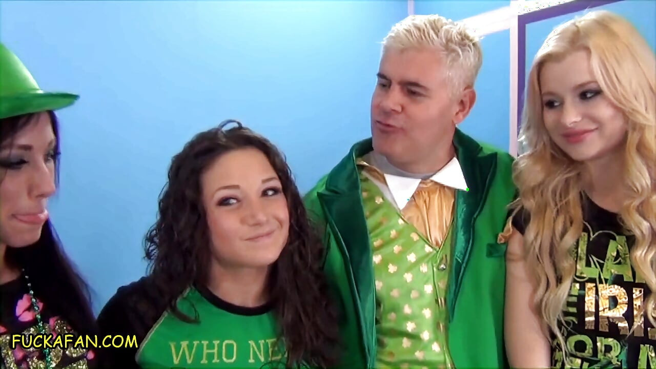Bir hayranı sik - Jennifer White üçlü döl St Patrick's Day'de Aaron'ın spermini sadaka ve charlyse ile değiştiriyor