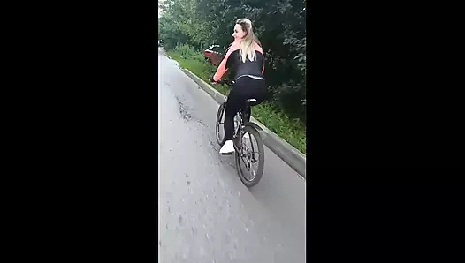 Bisiklet yolculuğu ormanda ateşli bir saksoyla bitiyor