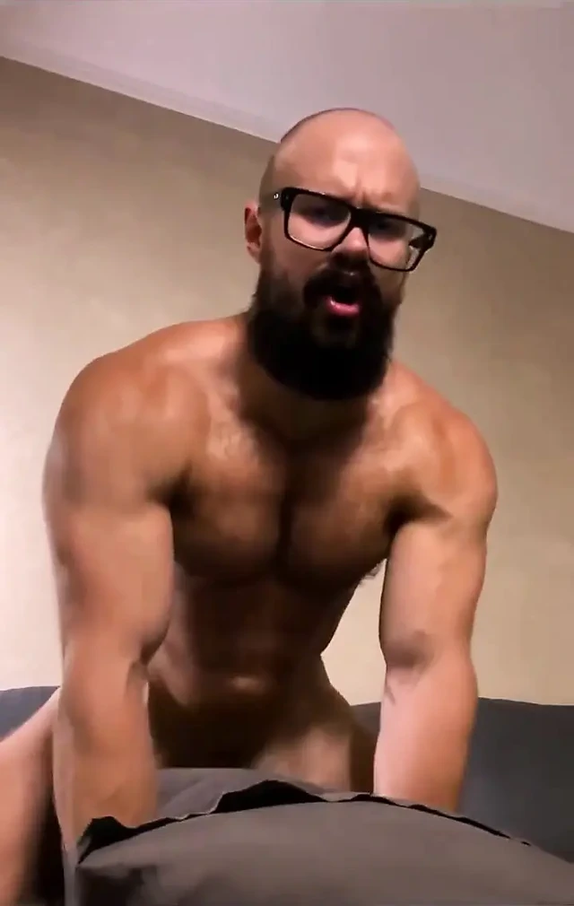 Ayaklarıma ve kaslarıma tapmak için ağzını kullan