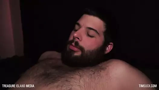 kıllı su samuru alır emdi