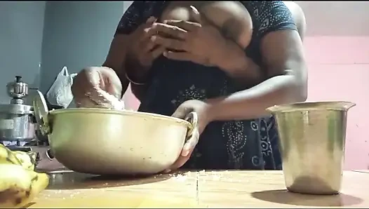 Hintli evli kadın mutfakta sikişiyor