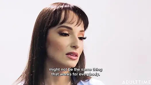 Lexi luna yaramaz bir seks oyuncağı partisine ev sahipliği yaptı!