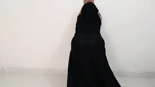 Baba ofise gittikten sonra, üvey anne azdığında, üvey oğul onu sikerek tatmin ediyor - Hintli