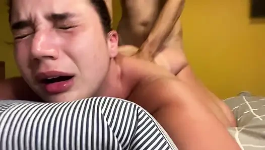 Evli kadını sikiyor ve götüne boşalıyor!