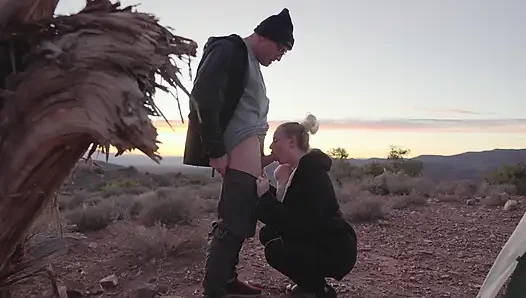 Gün batımında sakso ve büyük boşalma