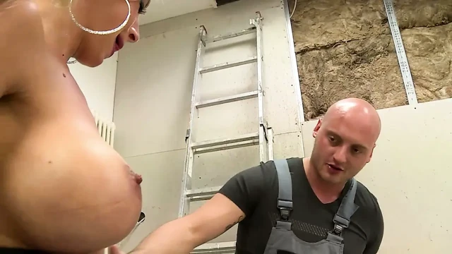 Mükemmel orgazmı arayan iki seksi sürtük