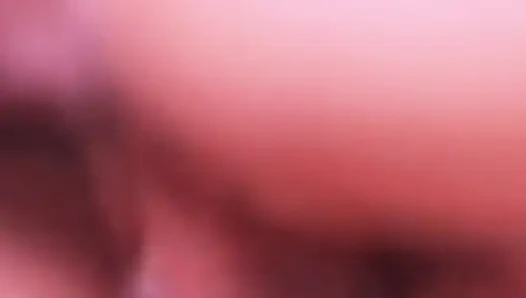 Derine biniyor ve son dökülmeye kadar yarağının üzerinde zıplıyor.