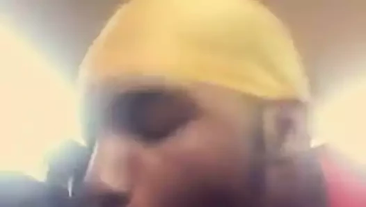 Arka koltukta emme çük