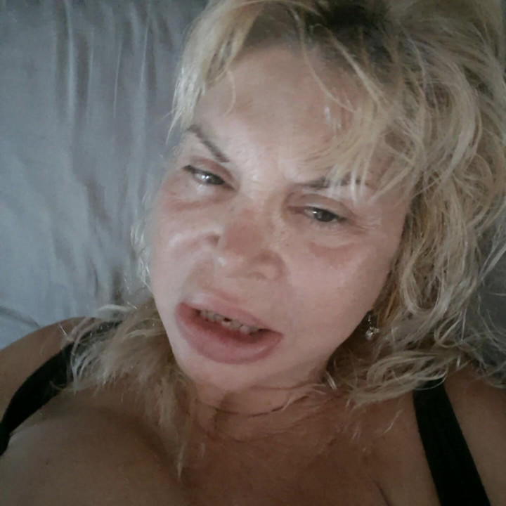 Merhaba manya.pornstar sohbette eğleniyoruz