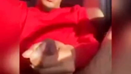 Parmaklanırken geldi