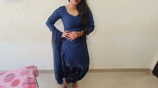 Jab ghar pe koi nahi tha tab müslüman ladki ne apni amcık chacha ke lad se aur kiya tam romantizm saaf hintçe awaaz mein