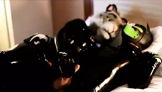 lastik köpekler mastürbasyon