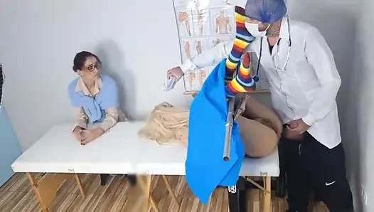 Üvey anne, üvey kızını ilk kez jinekoloğa götürüyor!