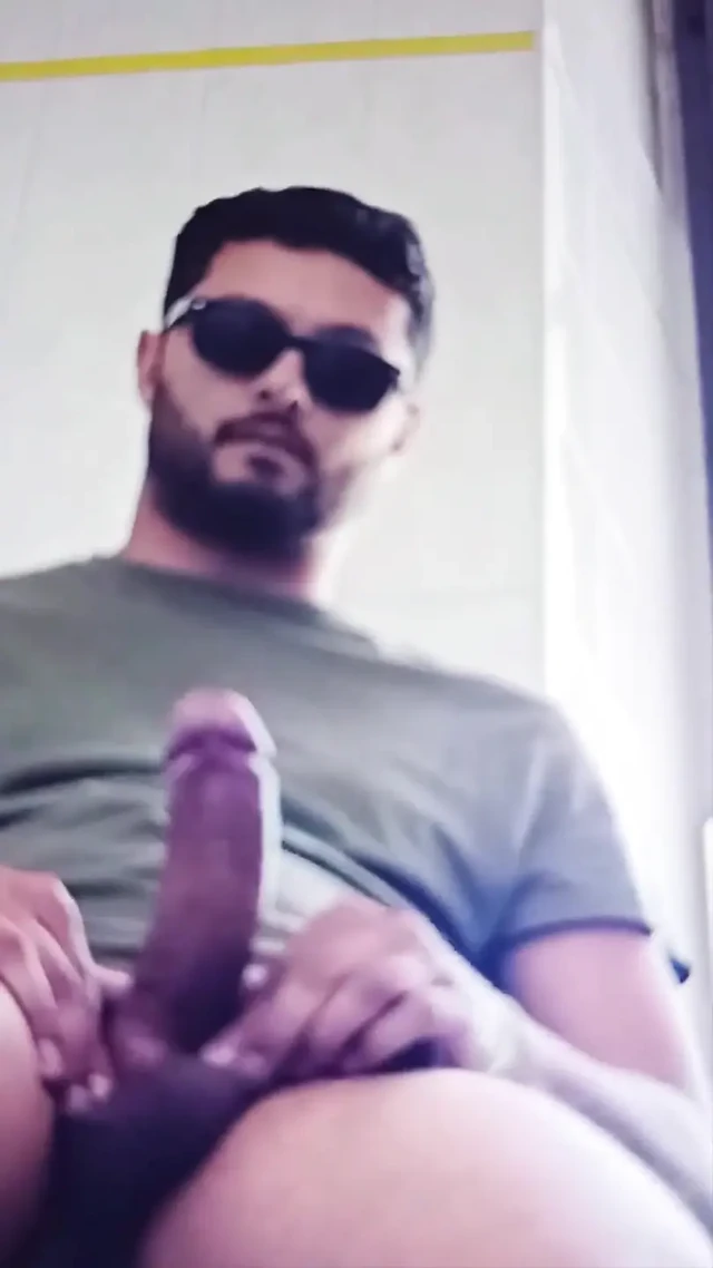 Taşaklarımı umumi tuvaletlerde boşaltmam gerekiyor