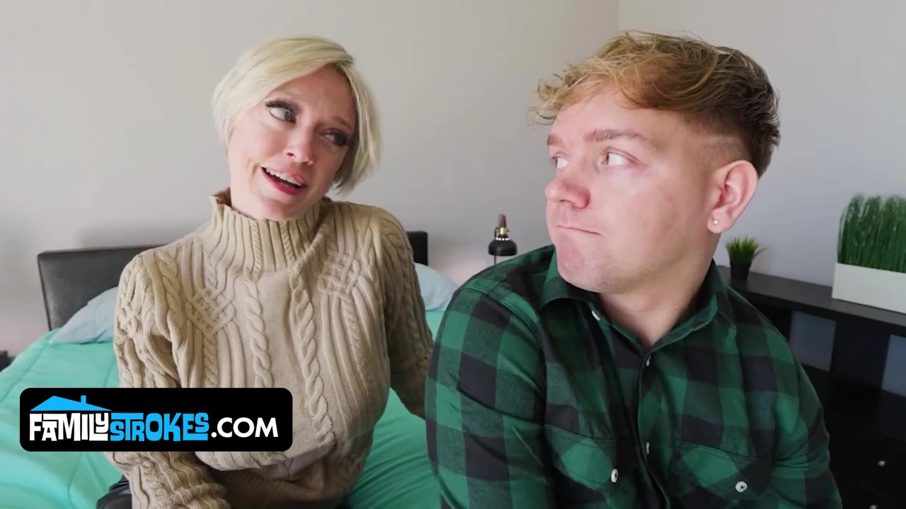 Busty Curvy Stepmom Dee Williams Gets Facial From Hung Stepson