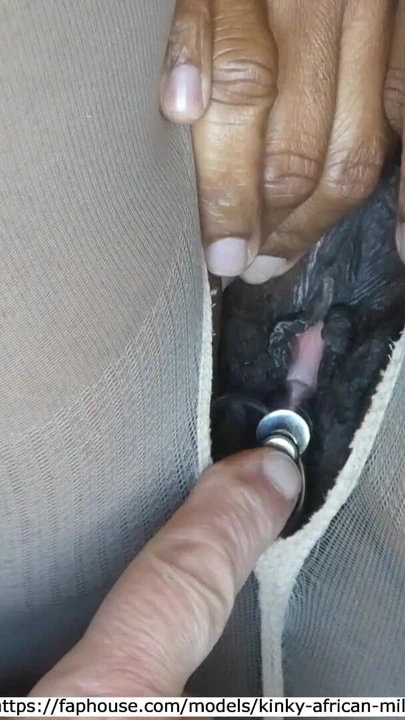 Mutfak masasında uzun amcık yeme seansı | Klip 1