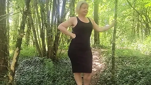 İyi Bir Penis Ararken Ormanda Küçük Bir Yürüyüş